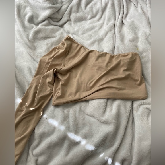 Princess Polly Asymmetrical Top - Picture 2 of 4